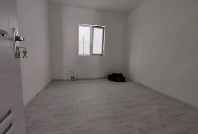 Casă cu Teren 210 Mp în Central - 1