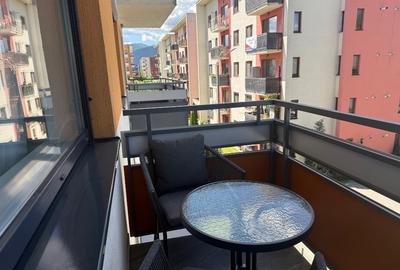 Apartament cu 2 camere semidecomandat, mobilat în Tractorul - 8