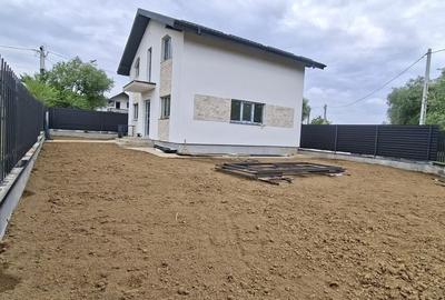 Casă cu 4 camere în Holboca