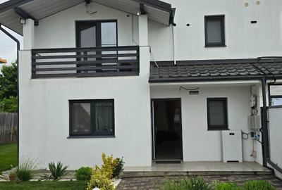 Casă cu 4 camere în Central