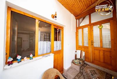 Casă cu 9 camere cu Teren 547 Mp în Central