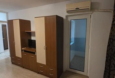 Garsonieră în Titan