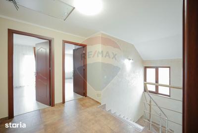Casă cu 7 camere cu Teren 600 Mp în Sânmartin