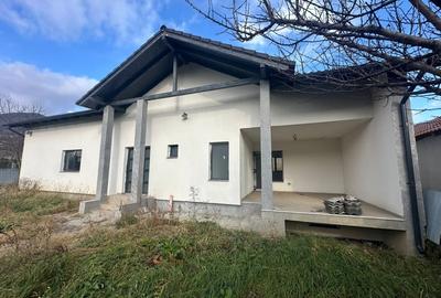 Casă individuală cu 3 camere cu Teren 450 Mp în Ampoița - 1