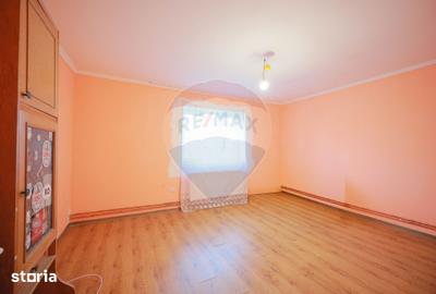 Casă cu 4 camere cu Teren 2440 Mp în Oșorhei - 2