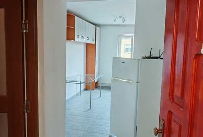 Apartament cu 3 camere semidecomandat în Central - 1