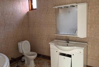 Casă cu 7 camere cu Teren 490 Mp în Central