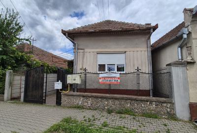 Casă individuală cu 2 camere cu Teren 801 Mp în Central