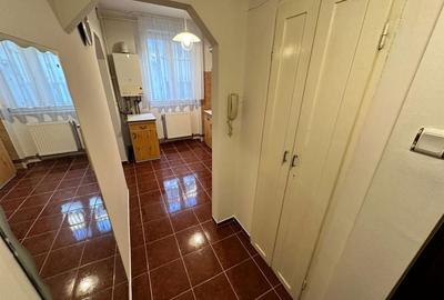 Apartament cu 3 camere decomandat în Central - 1