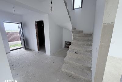 Casă cu 5 camere cu Teren 492 Mp în Glina - 3
