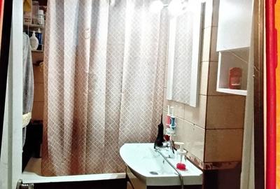 Apartament cu 3 camere semidecomandat în Titan