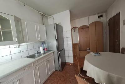 Apartament cu 3 camere decomandat în UTA