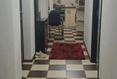 Apartament cu 3 camere decomandat în Cet - 7