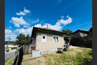 Casă cu 4 camere cu Canalizare în Cocorăștii Mislii - 2