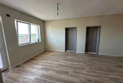 Casă cu 4 camere cu Teren 600 Mp în Central