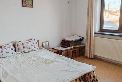 Casă cu 5 camere cu Teren 420 Mp în Fundeni - 1