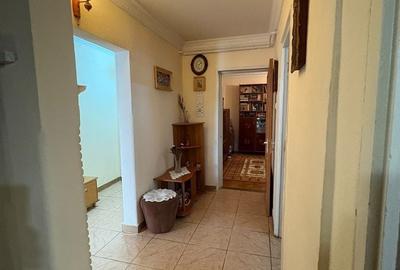 Apartament cu 3 camere decomandat în Mazepa 1
