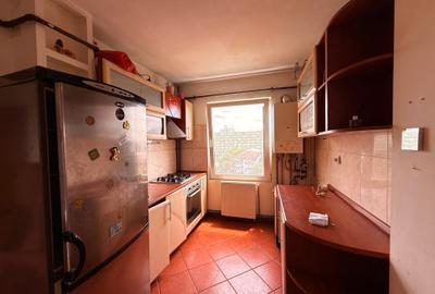 Apartament cu 3 camere decomandat în Spitalul Județean