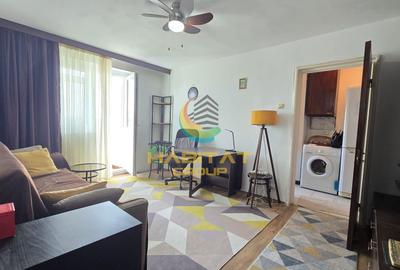 Apartament cu 3 camere semidecomandat în Berceni