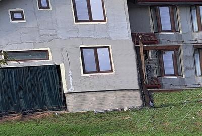 Duplex cu 5 camere cu Canalizare în Est - 1