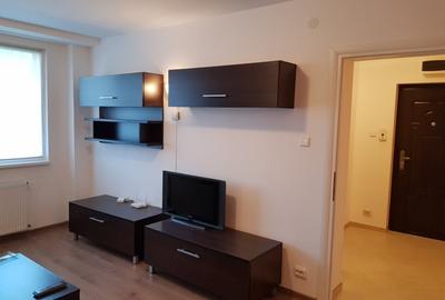 Apartament cu 2 camere semidecomandat, mobilat în Micro I