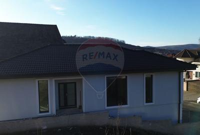 Casă cu 4 camere cu Teren 501 Mp în Central - 4