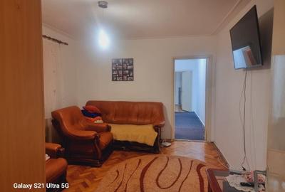 Apartament cu 3 camere semidecomandat în Central - 5