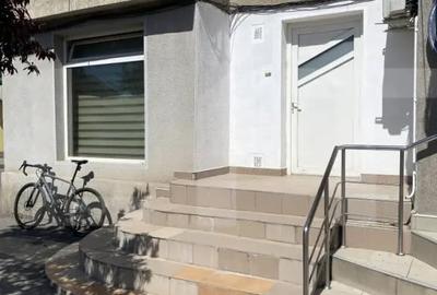 Apartament cu 3 camere decomandat în Central - 1