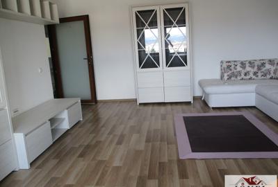 Apartament cu 3 camere decomandat în Est - 1
