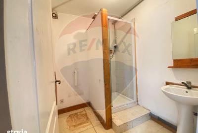 Casă cu 4 camere cu Teren 1063 Mp în Central