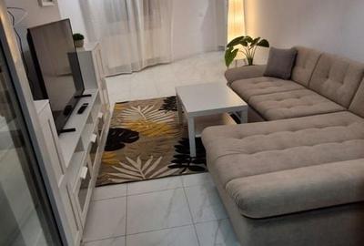 Apartament cu 2 camere decomandat, mobilat în Central