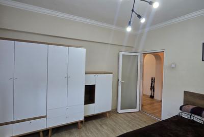 Apartament cu 4 camere decomandat în Central - 1