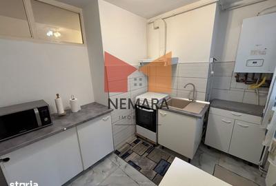 Apartament cu 3 camere decomandat în Tudor