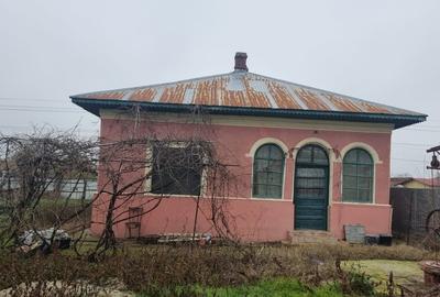 Casă cu 4 camere cu Teren 750 Mp în Central