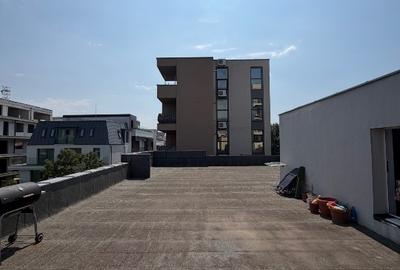 Apartament cu 5 camere nedecomandat în Herăstrău