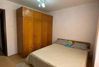 Apartament cu 2 camere decomandat în Rovine