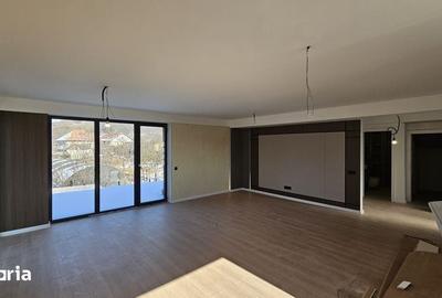 Casă cu 5 camere cu Teren 474 Mp în Florești