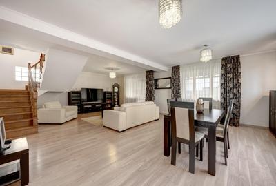 Casă individuală cu 5 camere cu Canalizare în Central - 1