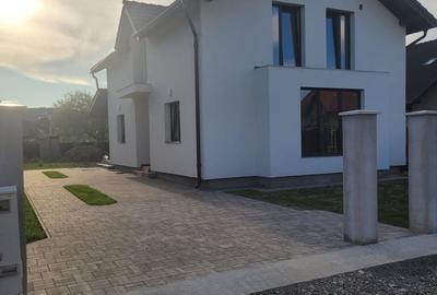 Casă cu 4 camere în Central