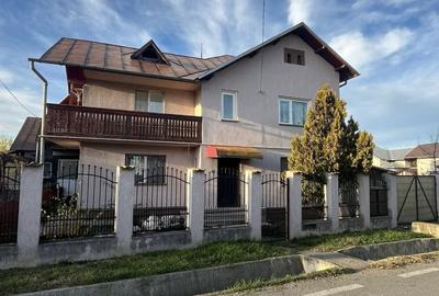 Casă cu 4 camere decomandat în Priseaca - 8