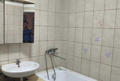 Apartament cu 3 camere decomandat în Turnișor