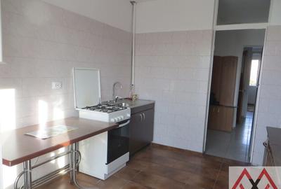 Apartament cu 3 camere decomandat în Dristor