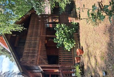 Casă cu 2 camere cu Teren 250 Mp în Reci