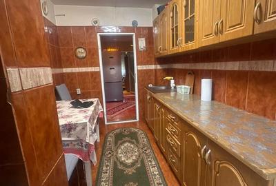 Apartament cu 4 camere decomandat în Central