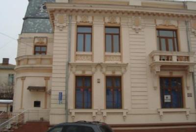 Birou, în Central