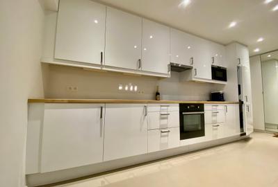 Apartament cu 3 camere decomandat, mobilat în Micro 12 - 12