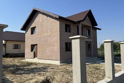 Casă cu 4 camere în Câmpineanca