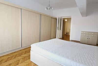 Apartament cu 4 camere în Central - 12
