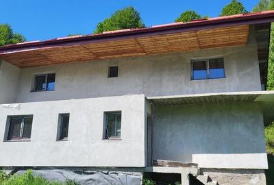 Casă cu 4 camere în Uric - 1