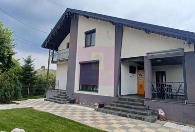 Casă individuală cu 4 camere cu Canalizare în Săbăreni